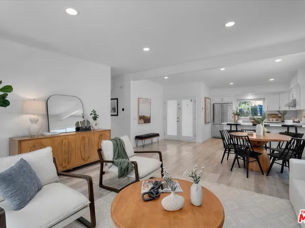 4522 Ensenada Dr, Woodland Hills, CA 91364