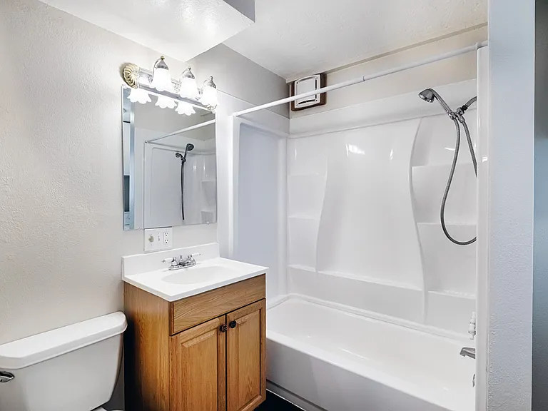 512 Elmwood Dr #1 — Photo 16