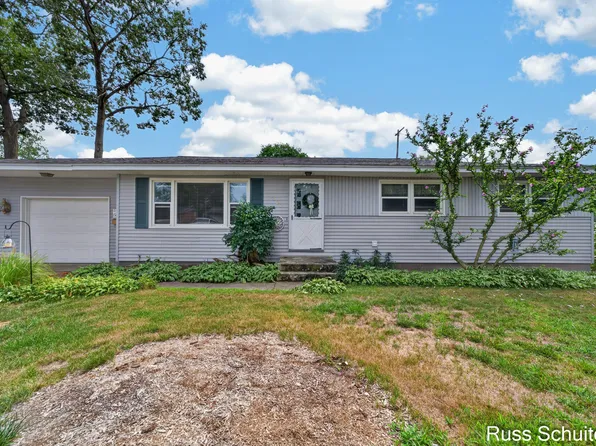 1501 Greenwich Rd, Muskegon, MI 49441