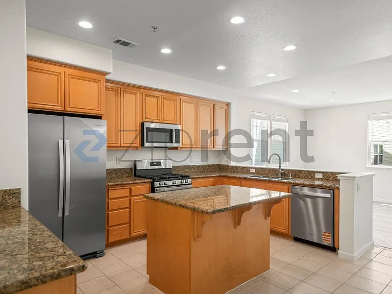 1611 Summer Ln — Photo 8