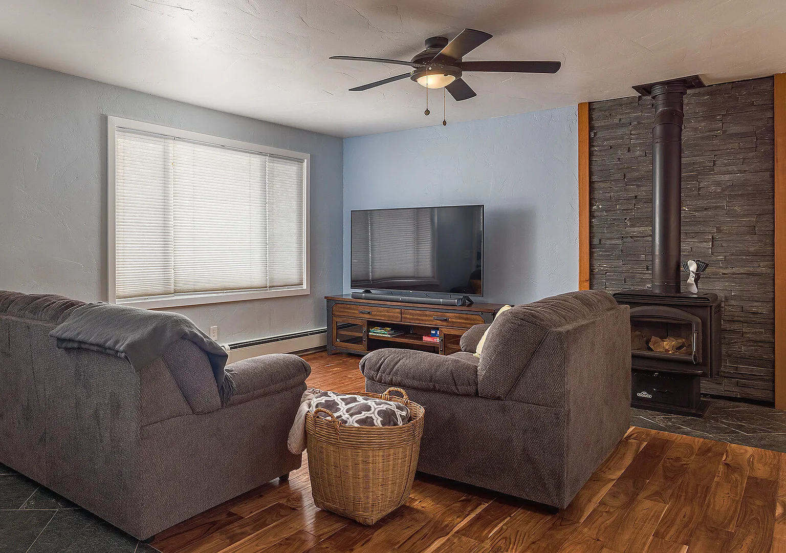 Cozy City Stay- 3bdrm near Airport — Photo 4