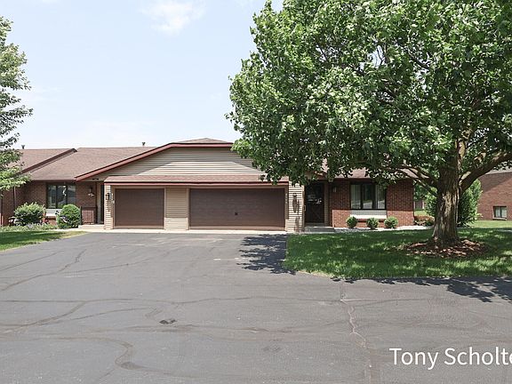 2nd image of 3111 Beechridge Dr #10