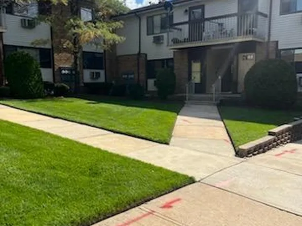 1307 Cricket Ln, Woodbridge, NJ 07095
