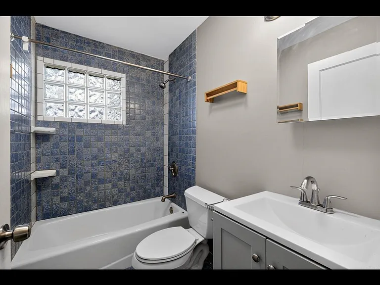 410 W 51st St — Photo 14