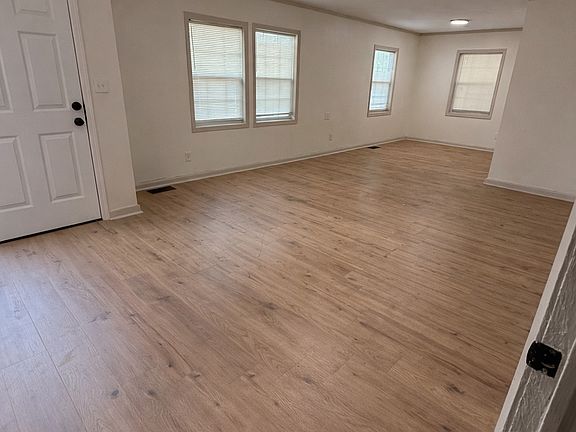 3rd image of 4636 Normandy Dr