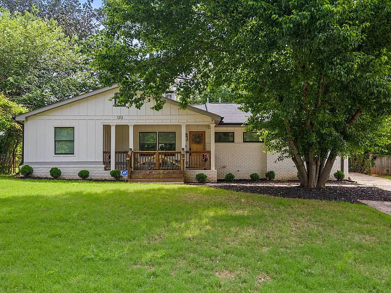 1212 Richard Rd — Photo 2