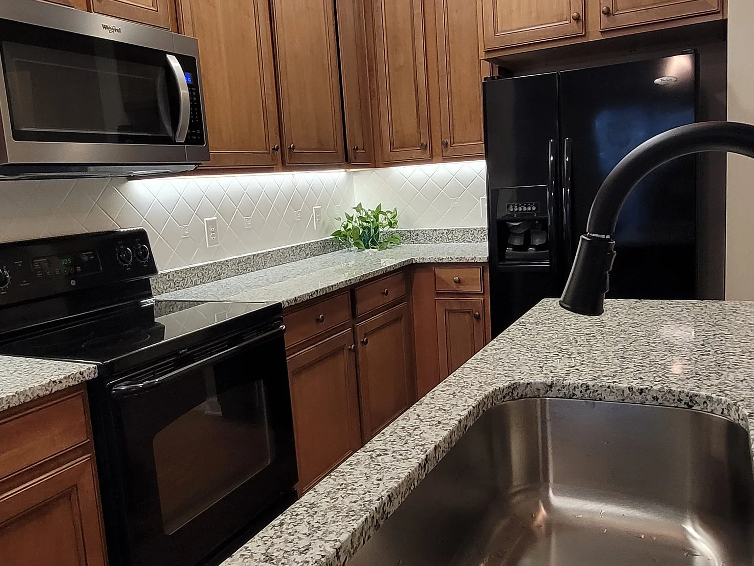 Newly renovated 3BR/2.5BA Townhome in Truxton Village — Photo 3