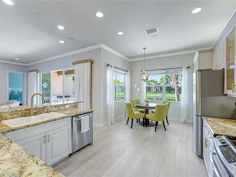 6582 Monterey Point — Photo 9