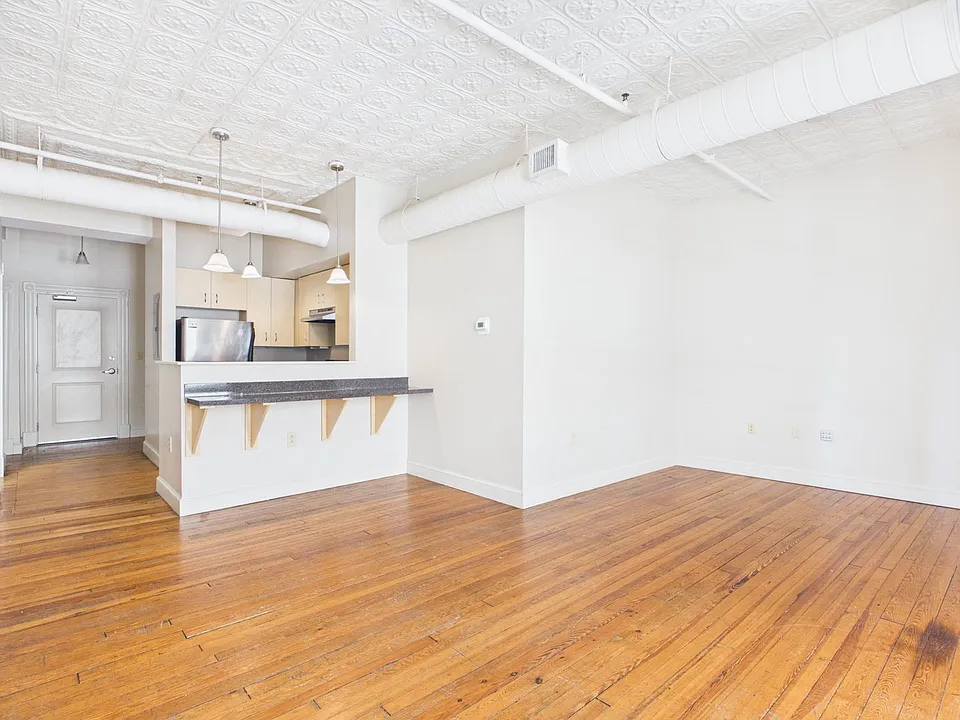 121 W Broad St #404