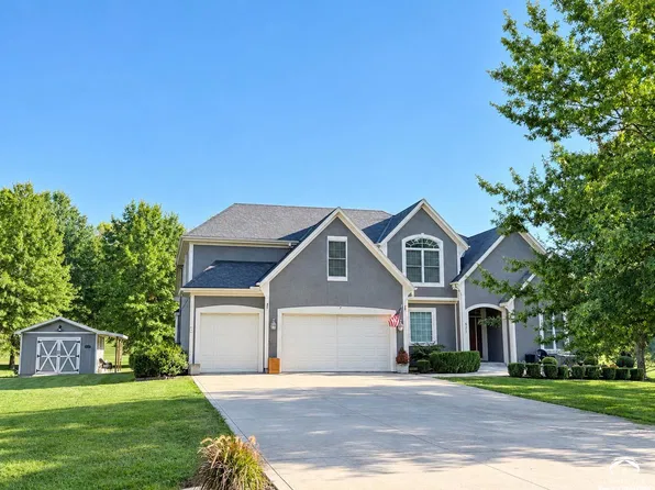 8755 Lynne Rd, De Soto, KS 66018