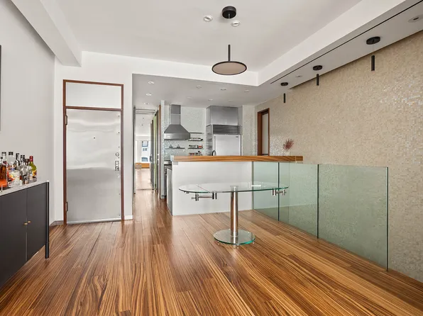 244 West 23rd Street 3A image 2 of 10