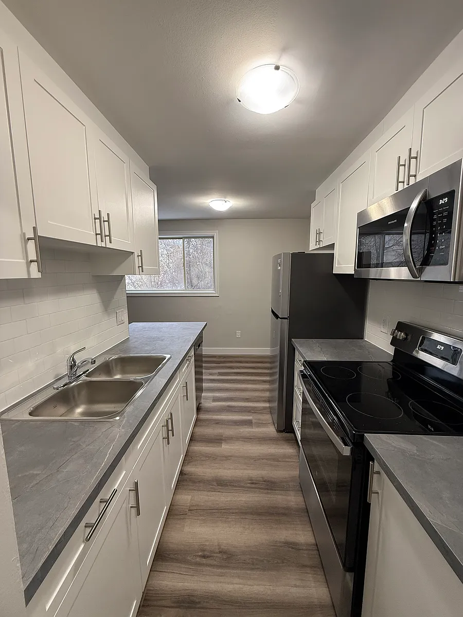 Building Photo - 100 Veronica Ave #10