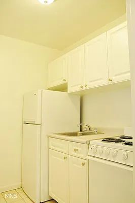 Rented by MNS Marketing | media 11