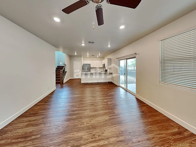 638 W Hackamore Ave — Photo 5