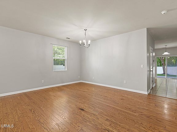 5th image of 8 Cedar Creek Circle