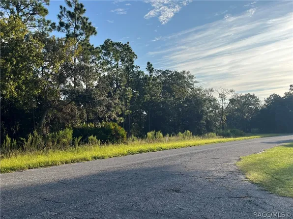 837 W Hummingbird Dr, Dunnellon, FL 34434