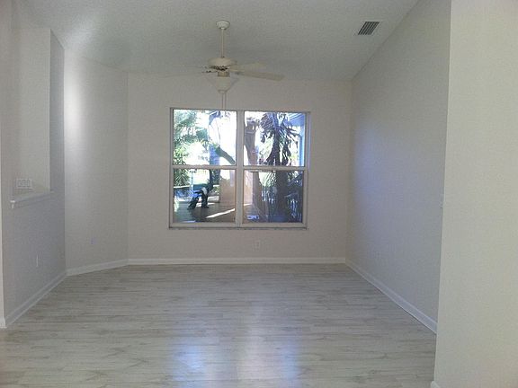 4th image of 302 SE Volkerts