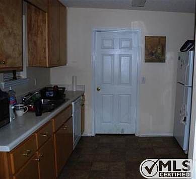 4th image of 1400 Lake Ave