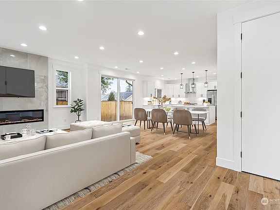 4th image of 915 6th Street SE