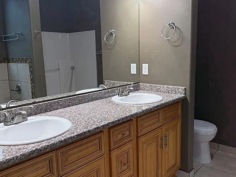 215 N Wellington St — Photo 11