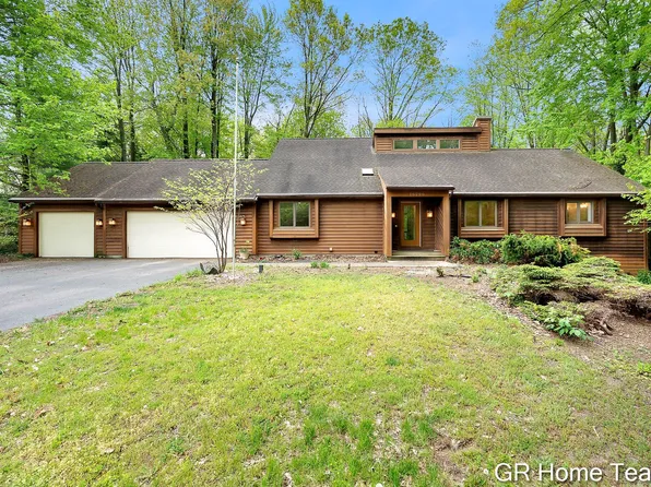 16296 Red Pine Ct, Holland, MI 49424