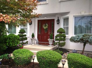 10 Dutchess Ln, Dayton, NJ