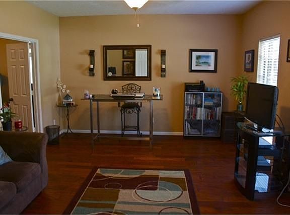 3rd image of 2739 W Oaks Blvd