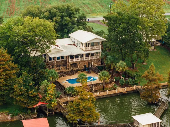 277 Lakehall Rd, Lake Village, AR 71653