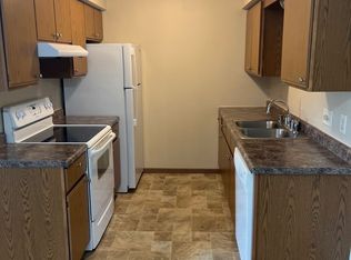 2115 Sylvan Way UNIT 5, West Bend, WI 53095