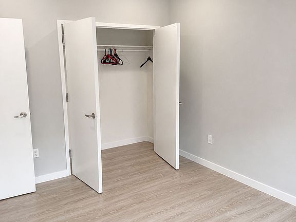 3rd image of 127 16th Ave #4