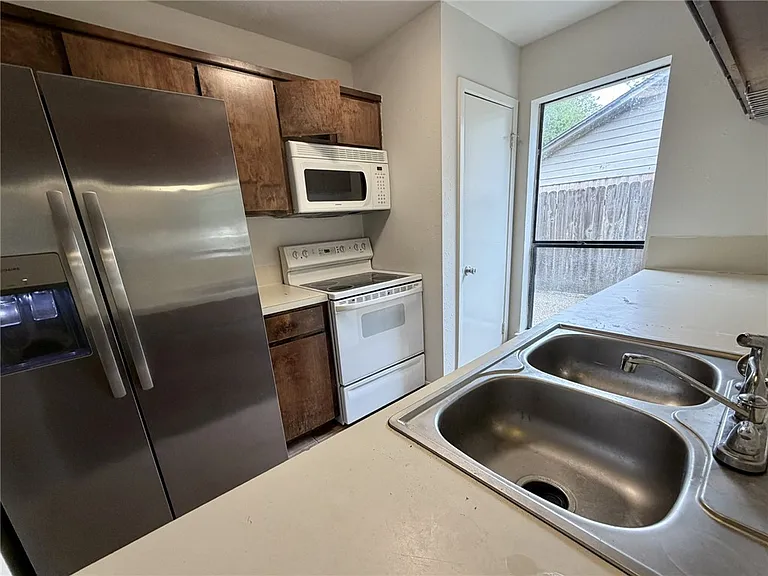 704 Cross Timbers Dr — Photo 4