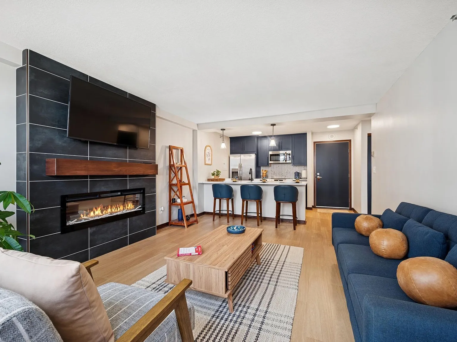 1 bed, 1.0 bath, 640 sqft, $1,595 — Photo 2