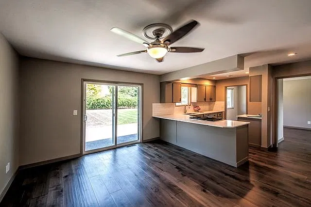 159 E Maple St — Photo 4