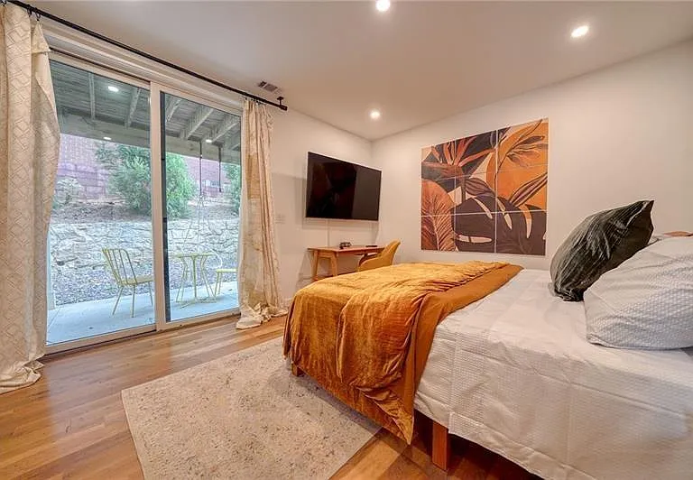 829 Barnett St NE — Photo 32