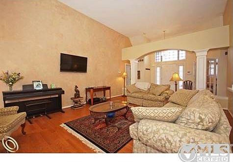 MLS4.Great Room2.JPG