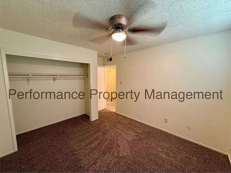 4513 Barry St — Photo 10