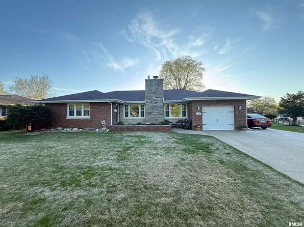 1711 Short Dr, Pekin, IL 61554