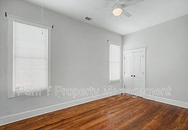512 E 34th St — Photo 21