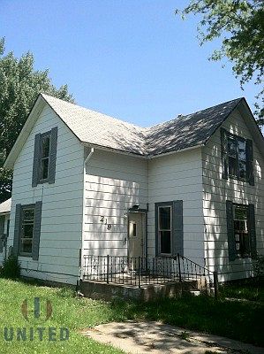 1st image of 219 E 18th St