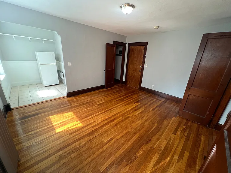 182 Lafayette St — Photo 3