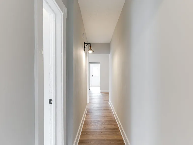 Great Renovated Two Bedroom Apt in the Heart of Church Hill — Photo 26
