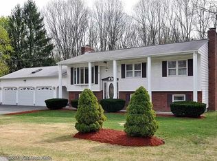 17 Glenwood Dr, Coventry, RI 02816