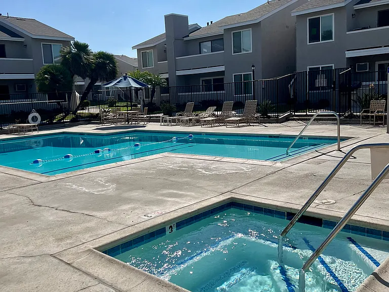 Sunrise Apartments — Photo 8