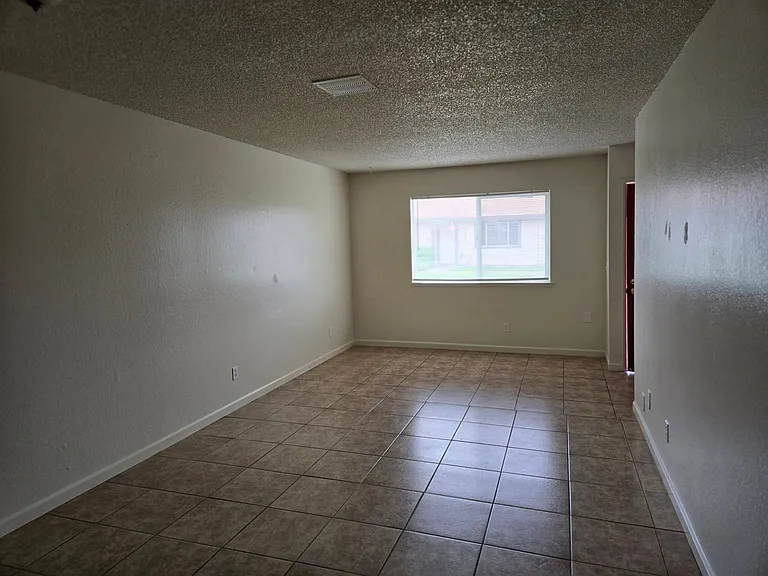 3234 W Chestnut Ct — Photo 6