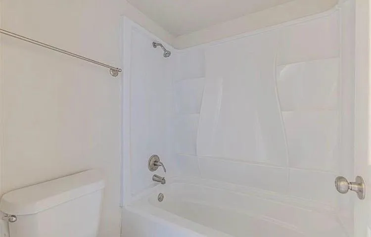 4140 SW 6th Ave — Photo 12