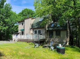 236 Hornbeam Ct, Long Pond, PA