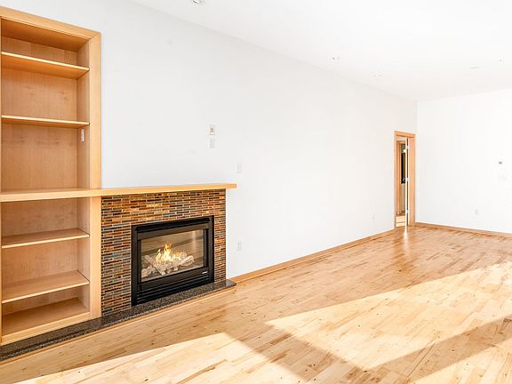 5th image of 311 E Superior St #704