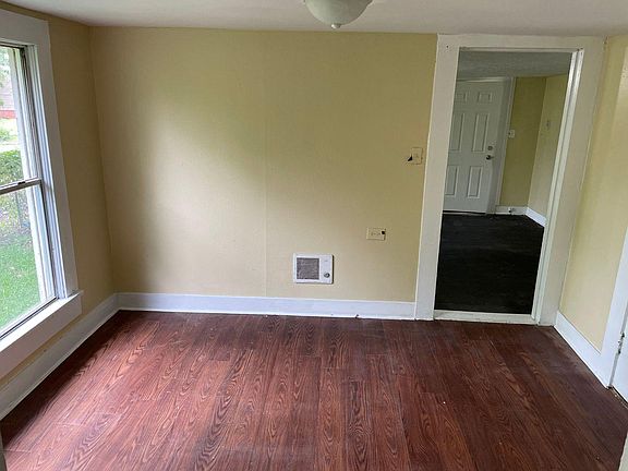 4th image of 915 Garden St