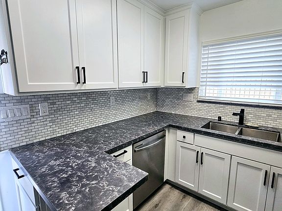 2nd image of 703 W College St #Adu