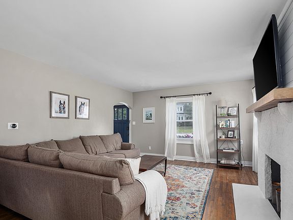 5th image of 288 Rosemont Gdn